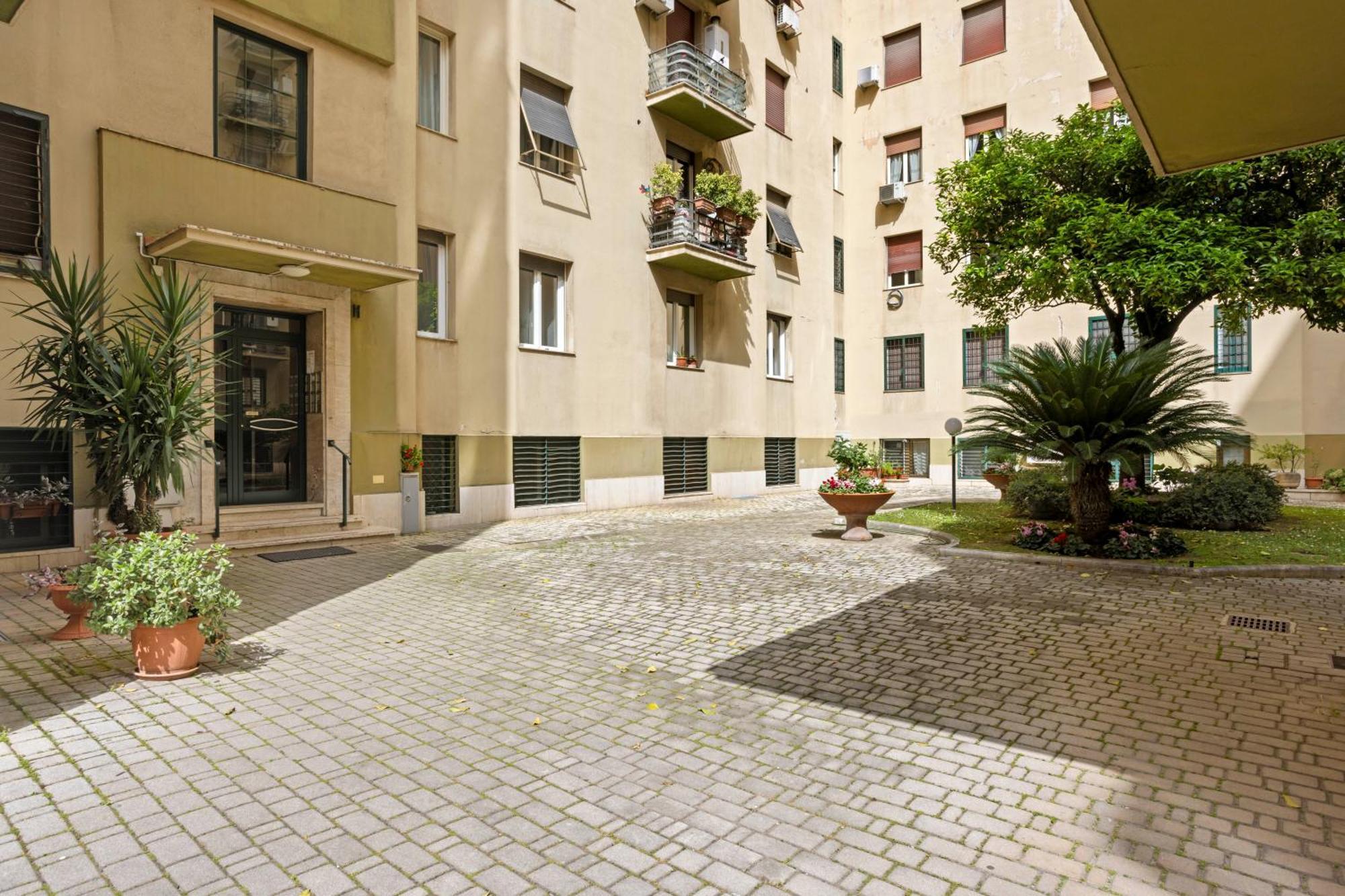 Appio Grand Apartment - S. Giovanni Рим Екстериор снимка